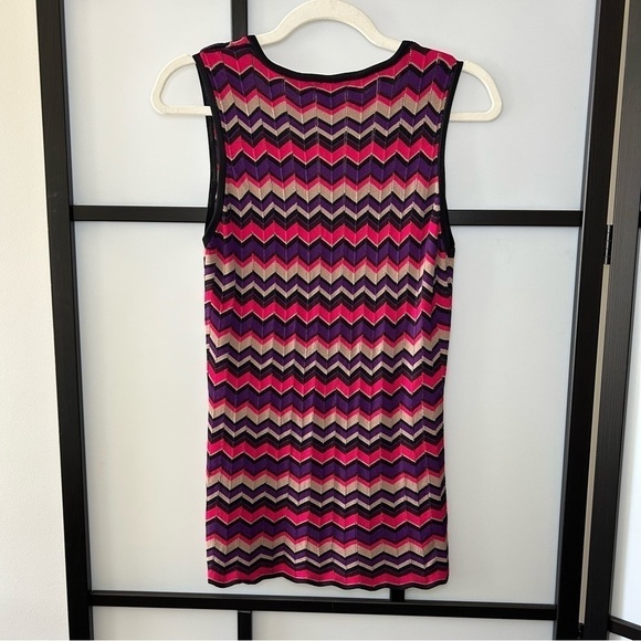 [M] NWOT Le Chateau 95% Viscose Pink, Purple & Black Chevron Pattern Tank Top - Picture 6 of 11